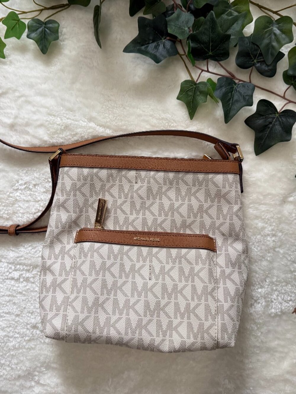 Michael Kors Vanilla MK Signature Crossbody Purse Bag